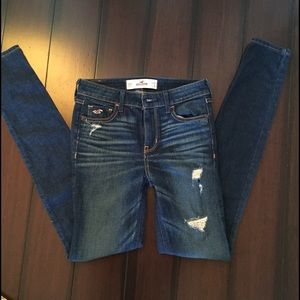 Hollister High Waisted Ripped Jeans 👖💙