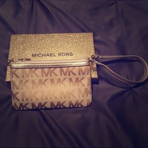 Michael Kors Jet Set Small Signature Wristlet