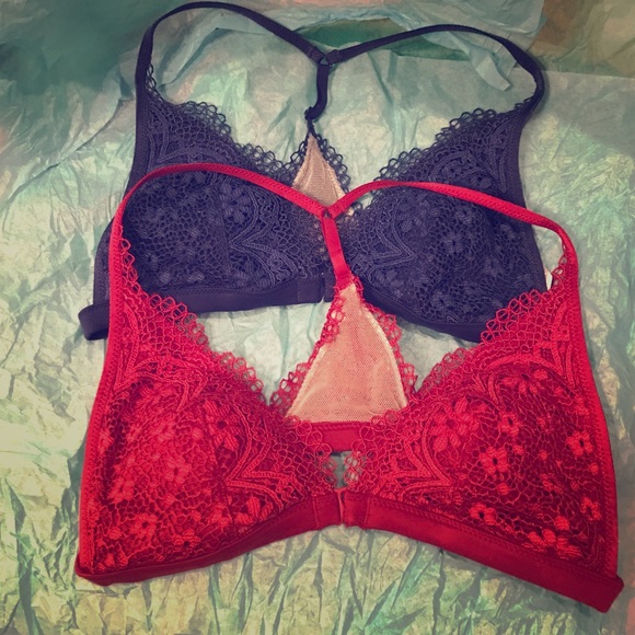 2 Victoria's Secret bralettes. Selling as a set
