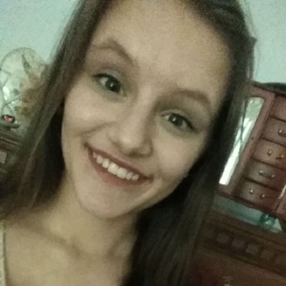 Meet your Posher, Caitlin