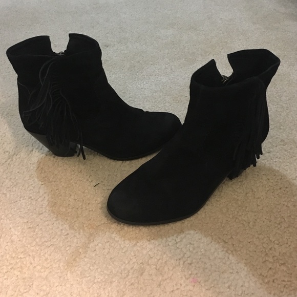 Black booties with fringe!