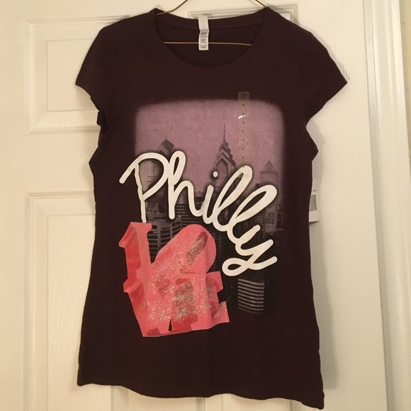 Cute "Philly Love" T-Shirt NWT