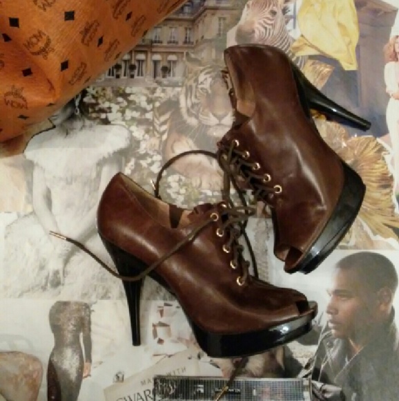 SOLDMichael kors peep toe leather ankle booties