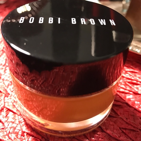 Bobbi Brown Foundation Almond - Picture 1 of 2