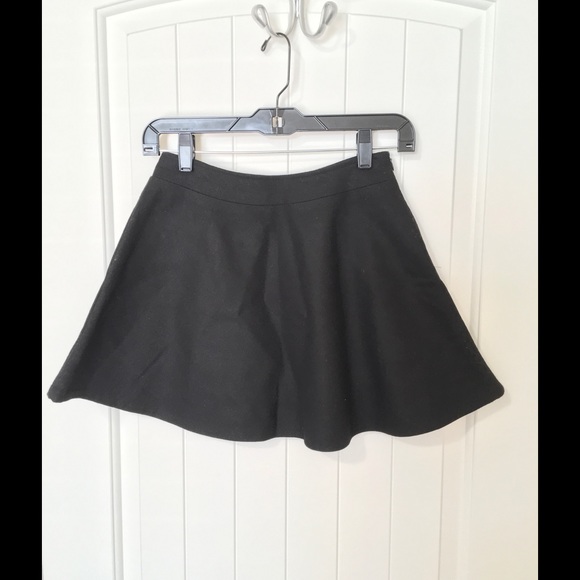 ✨Like New✨ Black Page Side Zipper Skirt