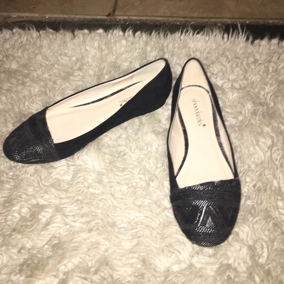 Selling Black flats with a tad of silver on them. - Picture 3 of 4