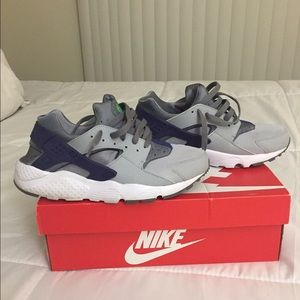 Nike Huaraches MAKE ME AN OFFER!