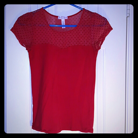 Red polka dot shirt size med