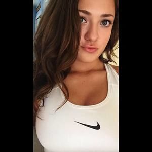 Meet your Posher, Caitlyn