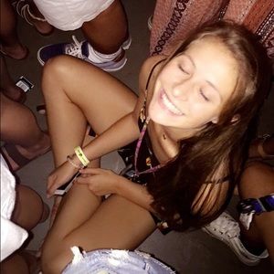 Meet your Posher, Claire