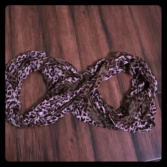 Leopard infinity scarf