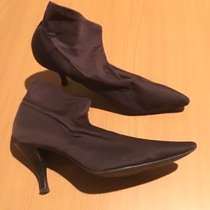 Chocolate brown sock fit ankle boogie. Size 7