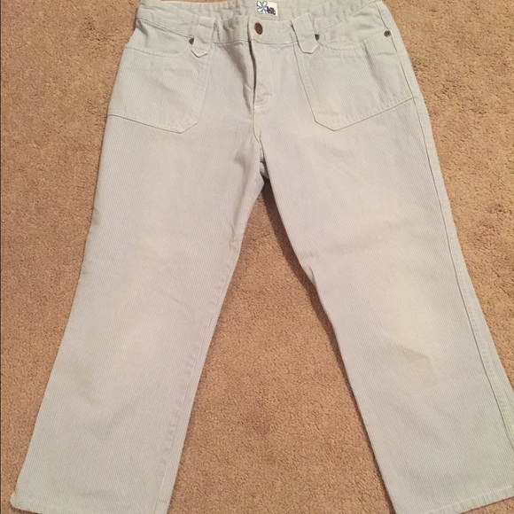 Tilt blue and white stripes capris