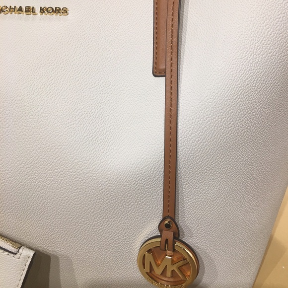 👑Michael Kors Tote👑 - Picture 2 of 4