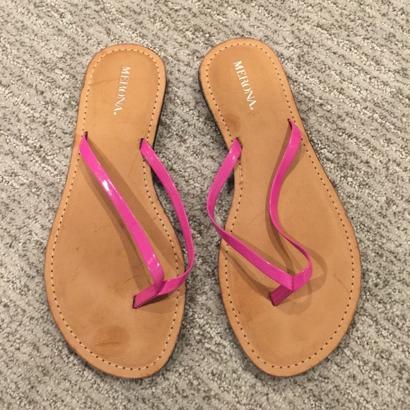 Merona pink and tan flip flops