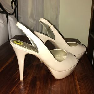 Cream colored stilettos🥂