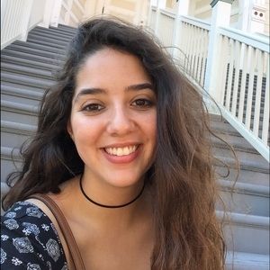 Meet your Posher, Roxanne