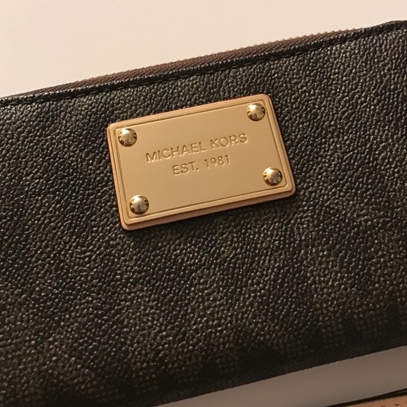 Michael Kors Wristlet - Picture 2 of 4
