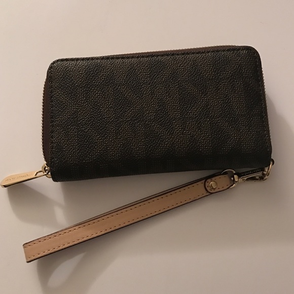 Michael Kors Wristlet - Picture 4 of 4