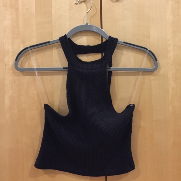 NWT black crop top - Picture 2 of 4