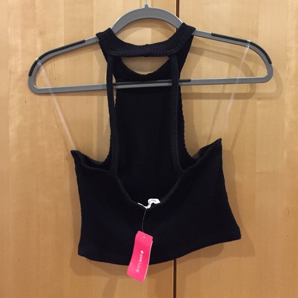 NWT black crop top - Picture 3 of 4
