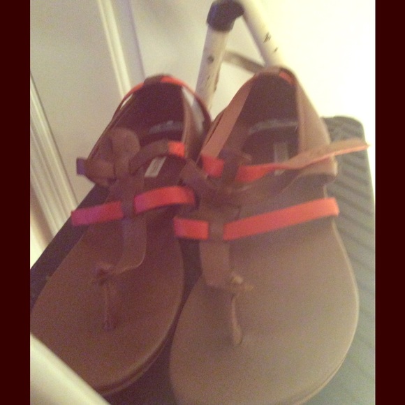 Leather flat sandals