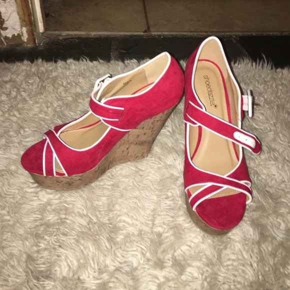 Cute red wedges,Too small for me. NEVER worn. - Picture 2 of 4