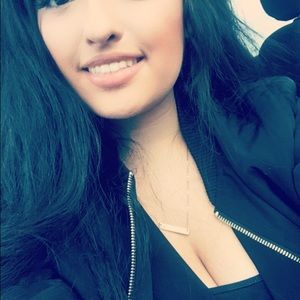 Meet your Posher, Alexis