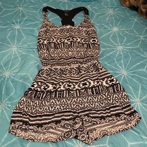 🔳 Forever 21 Halter Top Romper 🔲