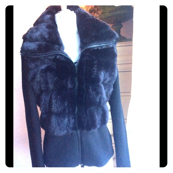 WH/BMarket gorgeous black, belted faux fur  coat