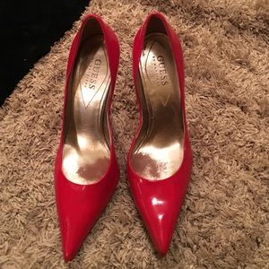 RED PATENT LEATHER PUMPS