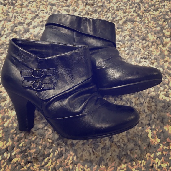 CUTE MADDEN GIRL ANKLE BOOTS WITH A 2" HEEL SZ 6.5