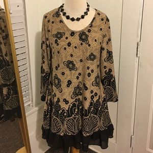 Tunic 3/4 sleeve with pockets.