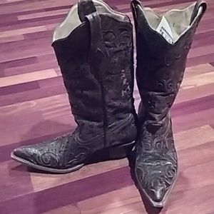 Women Cowboy boots by Corrall
