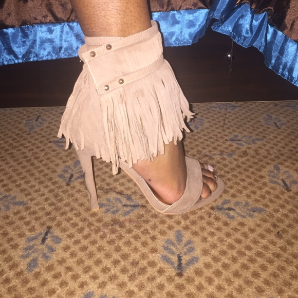 Fringe tan heels