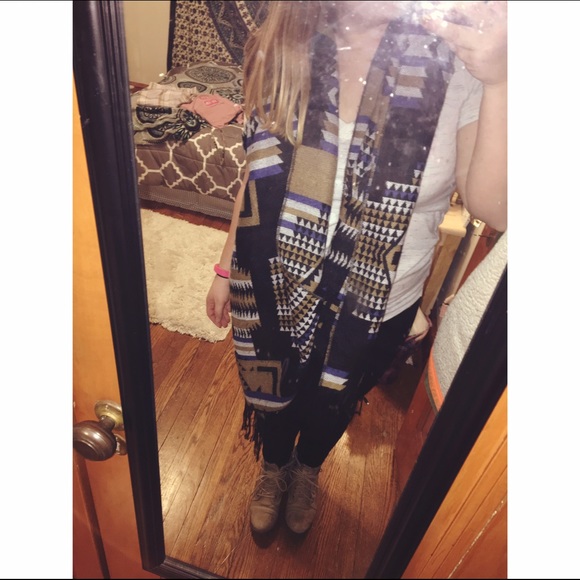 Charlotte Russe Accessories - 🔹Geometric Blanket Scarf ♦️