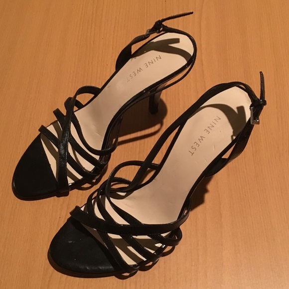 Nine West black leather sling back sandal.  6 1/2 - Picture 2 of 4