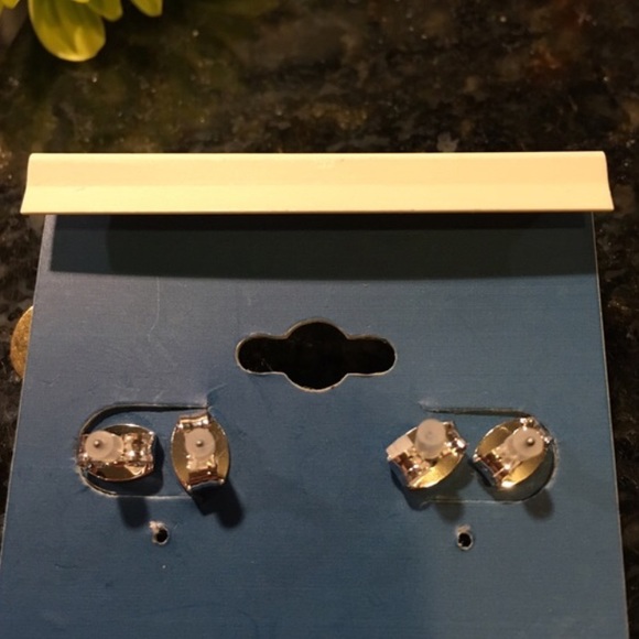 LUCKY BRAND GOLD PEARL & CORAL EAR JACKET SET - Picture 3 of 3