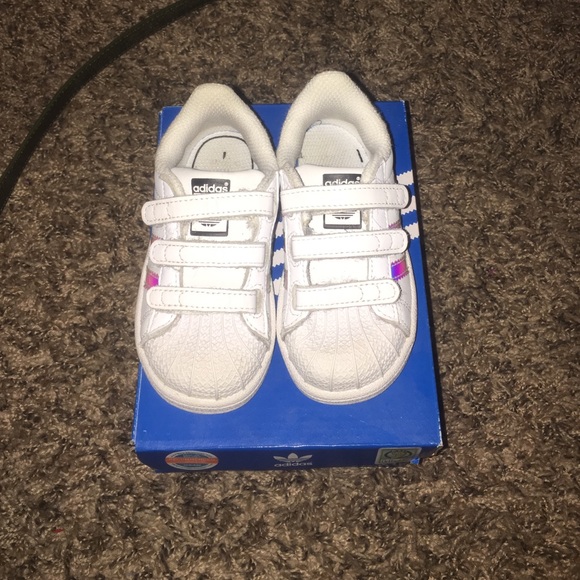 White shell toe adidas
