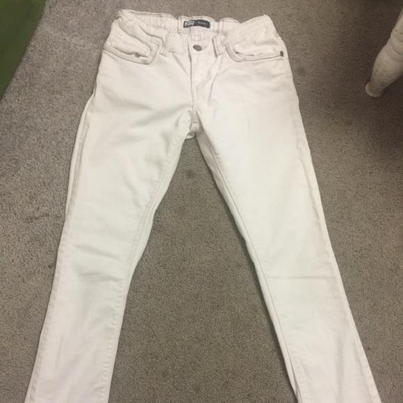 White Levi's jeans