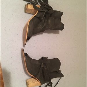 Free people size 39 black leather open toe booties