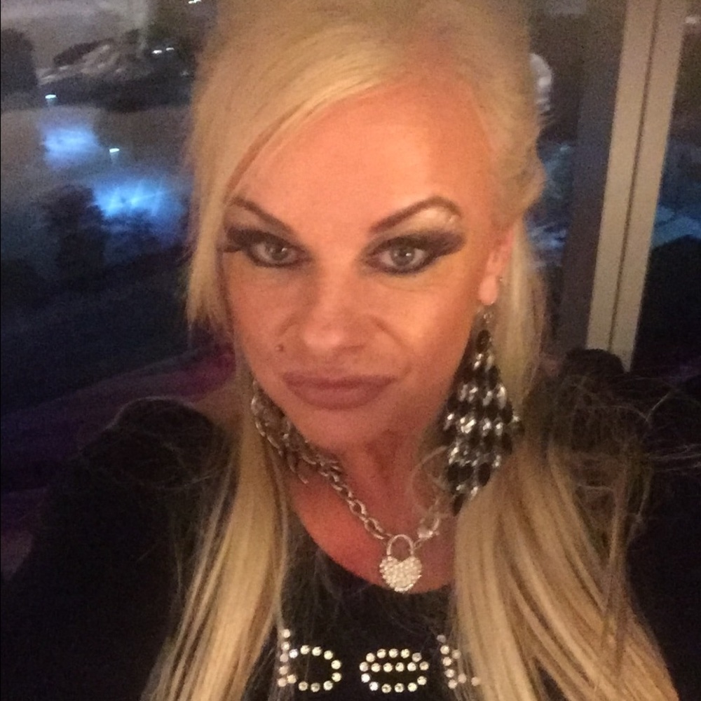 Meet your Posher, Kay