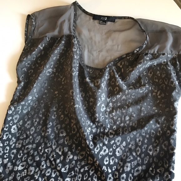 Gray leopard print top