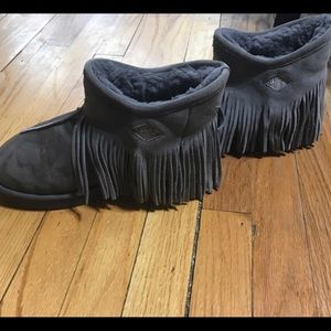 Koolaburra diamond gray fringe size 8