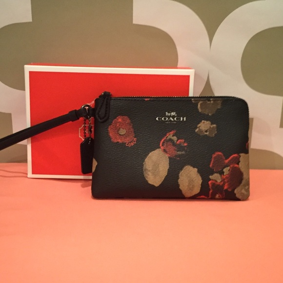 NWT Coach clutch/wristlet - Picture 2 of 4