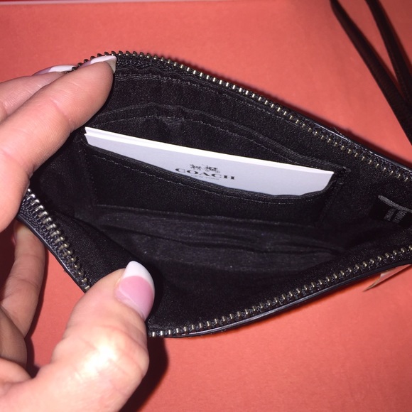 NWT Coach clutch/wristlet - Picture 3 of 4