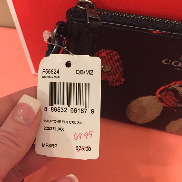 NWT Coach clutch/wristlet - Picture 4 of 4