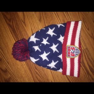 ✨ONE HOUR SALE✨USA soccer Pom Pom hat