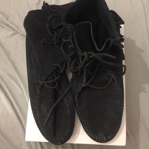 Black Minnetonka Ankle Hi- Fringe Tramper Boots