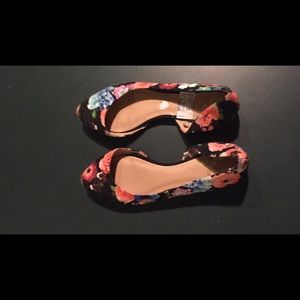 Chic cut side Floral 🌸 flats
